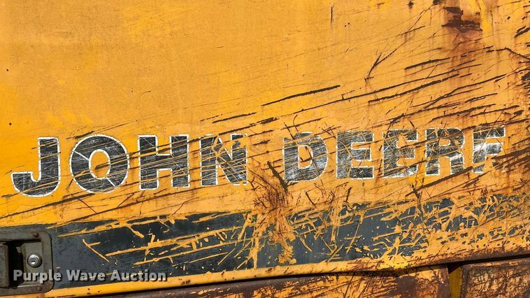 image for item ET3474 1988 John Deere 690D excavator