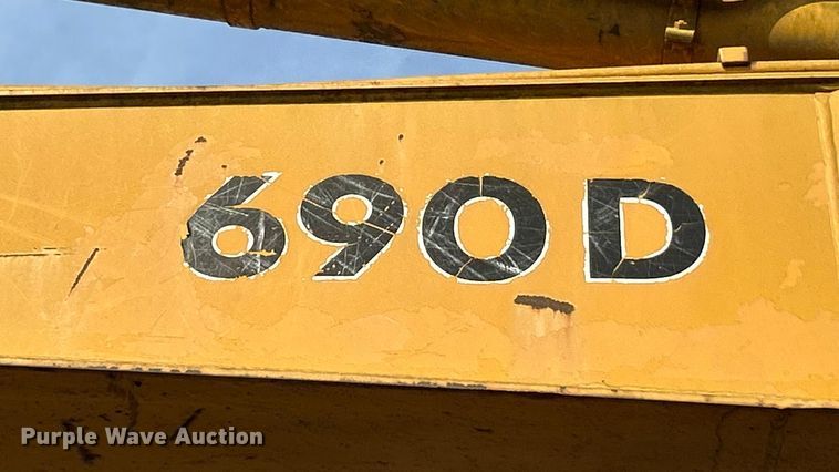 image for item ET3474 1988 John Deere 690D excavator
