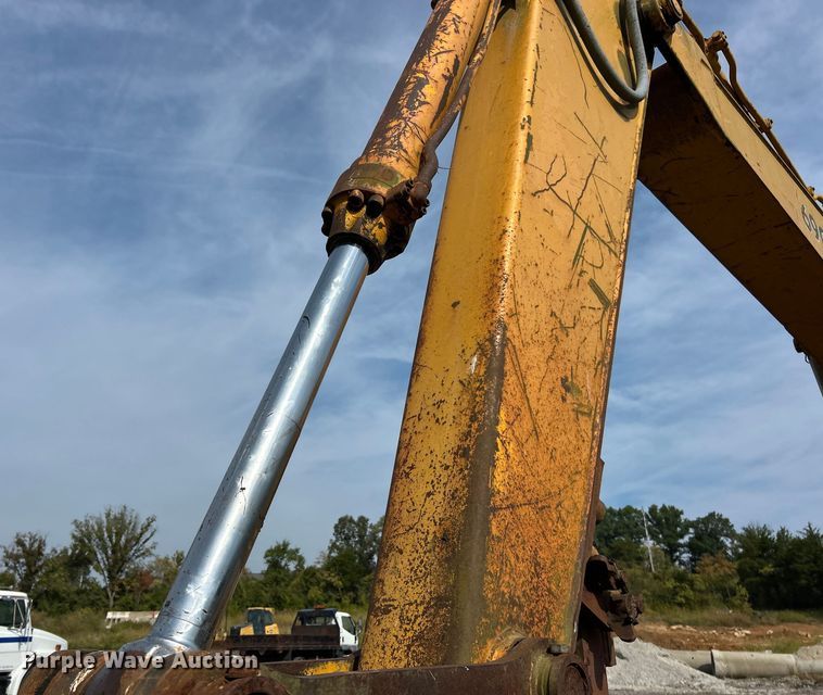 image for item ET3474 1988 John Deere 690D excavator