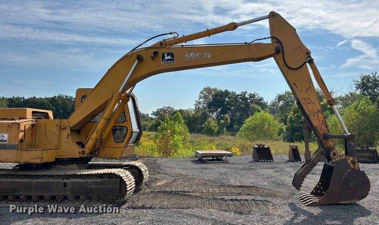 image for item ET3474 1988 John Deere 690D excavator