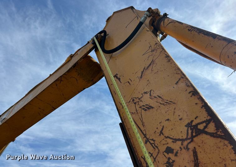 image for item ET3474 1988 John Deere 690D excavator