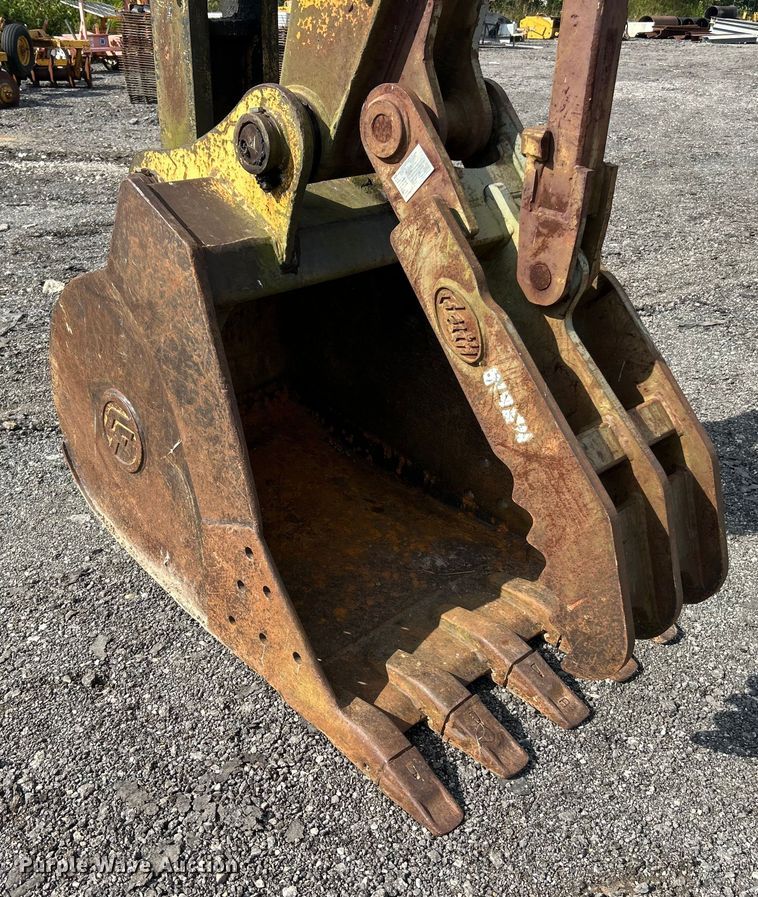 image for item ET3474 1988 John Deere 690D excavator