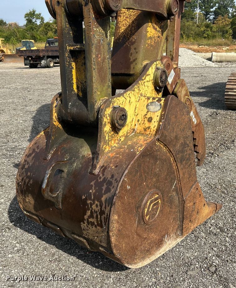 image for item ET3474 1988 John Deere 690D excavator