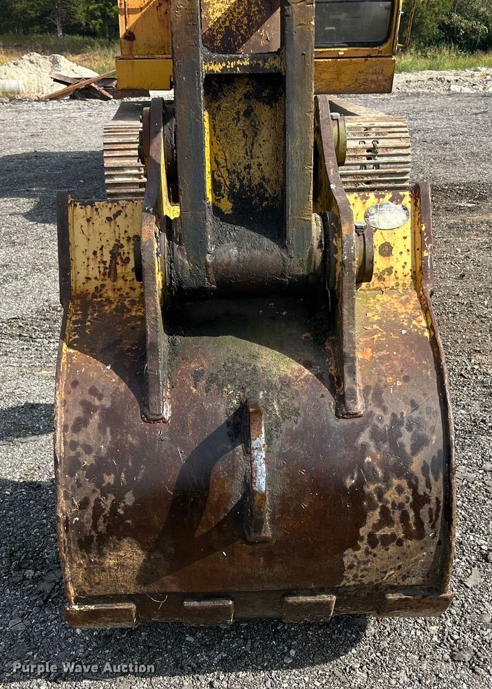image for item ET3474 1988 John Deere 690D excavator