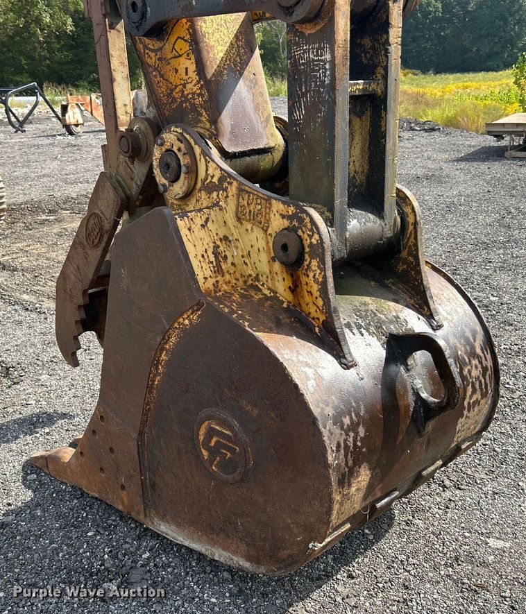 image for item ET3474 1988 John Deere 690D excavator