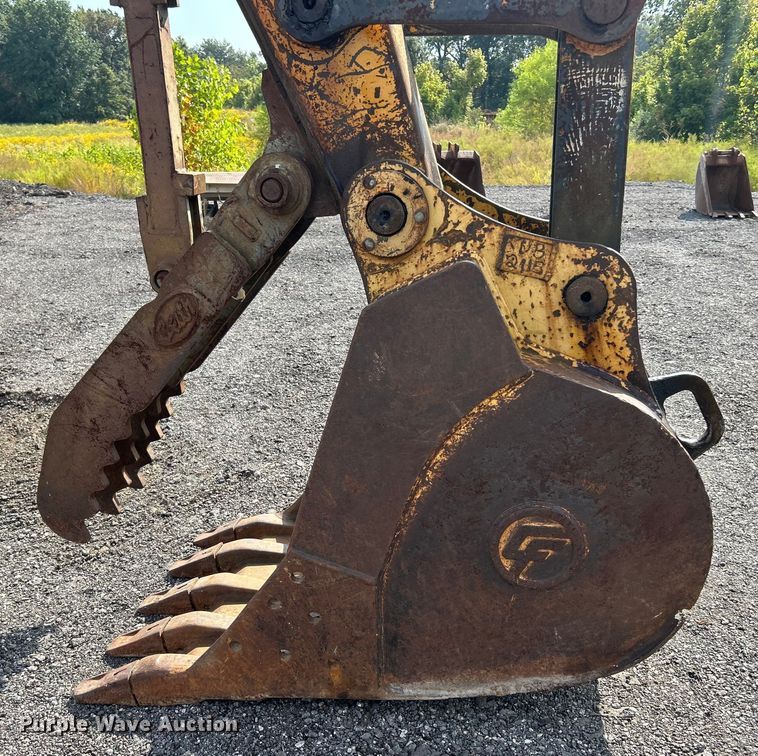 image for item ET3474 1988 John Deere 690D excavator