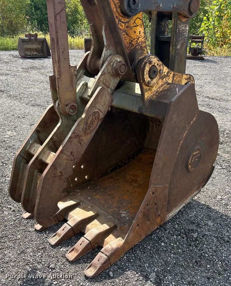 image for item ET3474 1988 John Deere 690D excavator