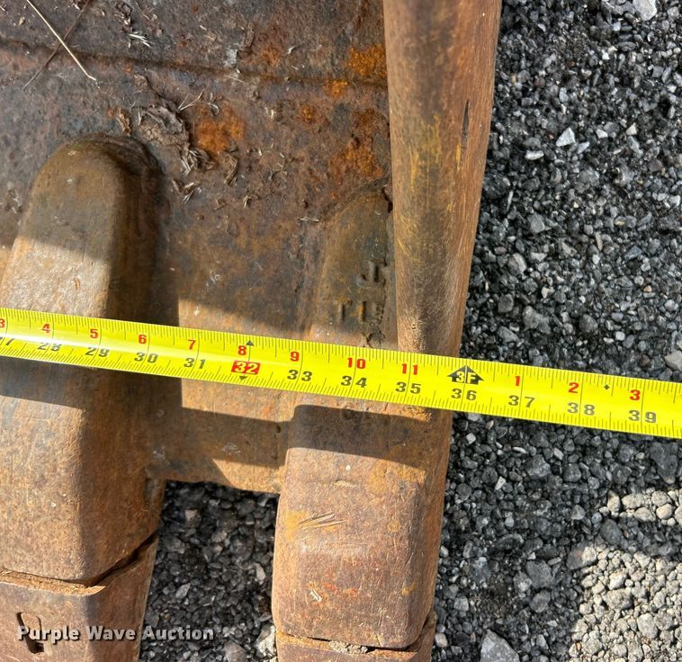 image for item ET3474 1988 John Deere 690D excavator