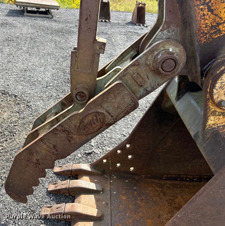 image for item ET3474 1988 John Deere 690D excavator