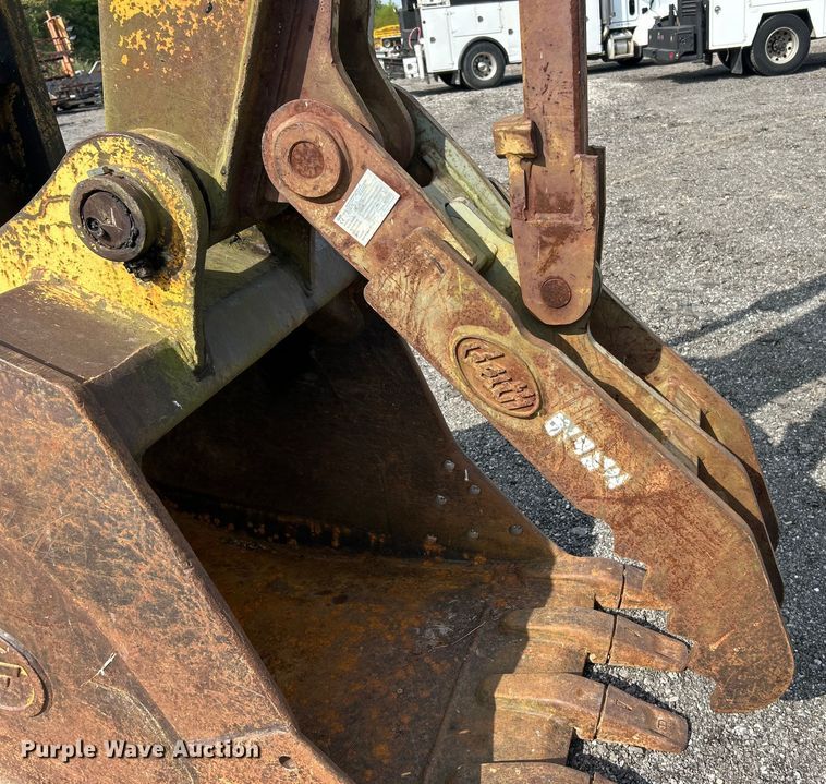 image for item ET3474 1988 John Deere 690D excavator