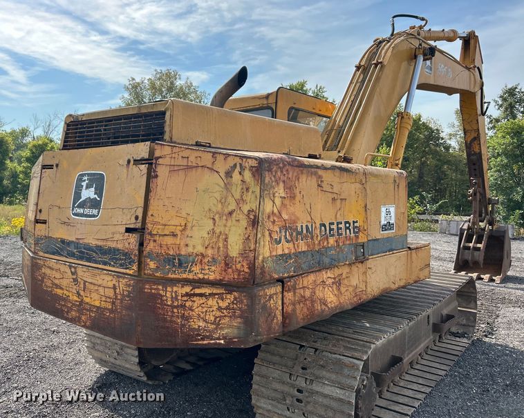 image for item ET3474 1988 John Deere 690D excavator
