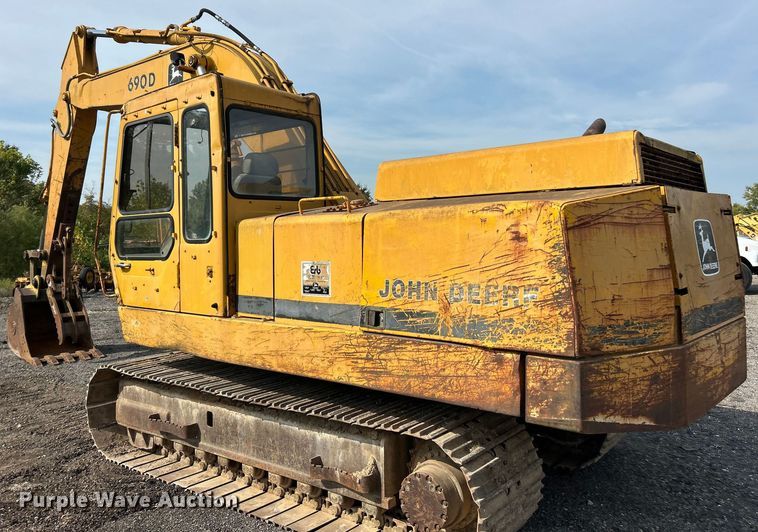 image for item ET3474 1988 John Deere 690D excavator