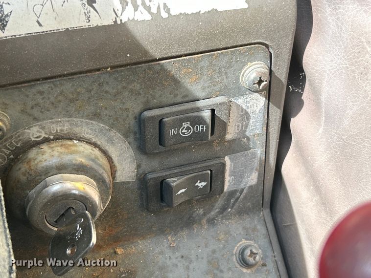 image for item ET3474 1988 John Deere 690D excavator