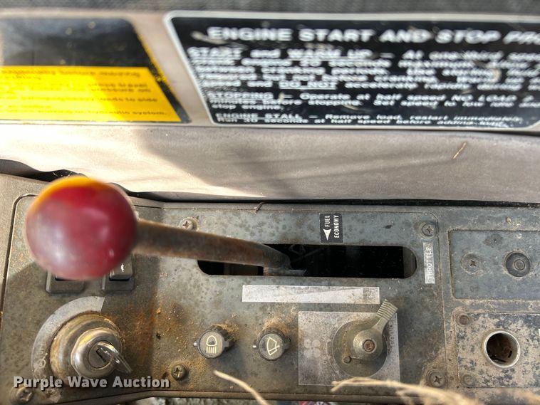 image for item ET3474 1988 John Deere 690D excavator