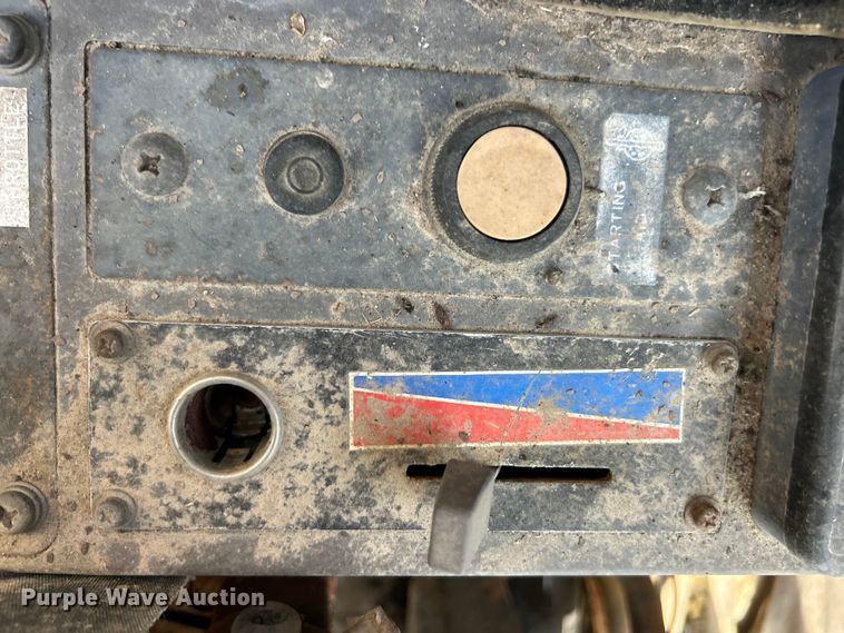 image for item ET3474 1988 John Deere 690D excavator