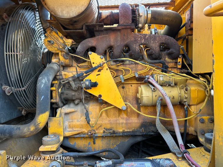 image for item ET3474 1988 John Deere 690D excavator