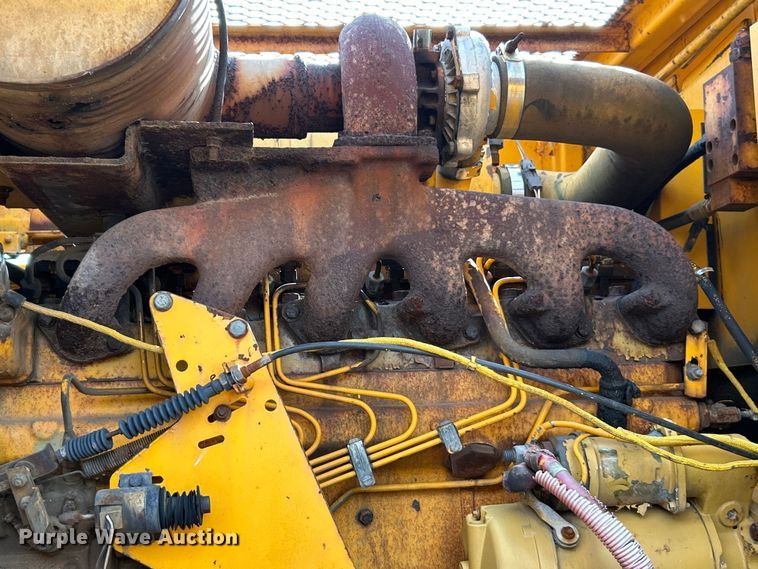 image for item ET3474 1988 John Deere 690D excavator