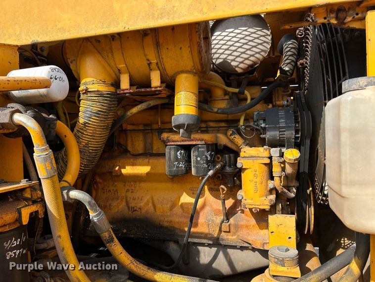 image for item ET3474 1988 John Deere 690D excavator