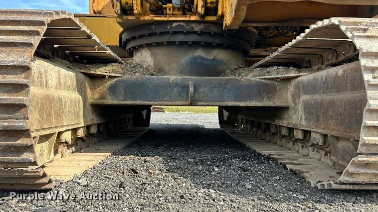 image for item ET3474 1988 John Deere 690D excavator