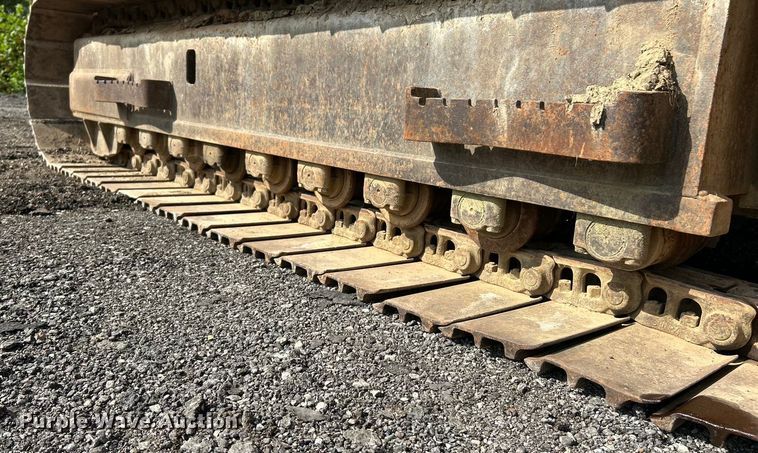 image for item ET3474 1988 John Deere 690D excavator