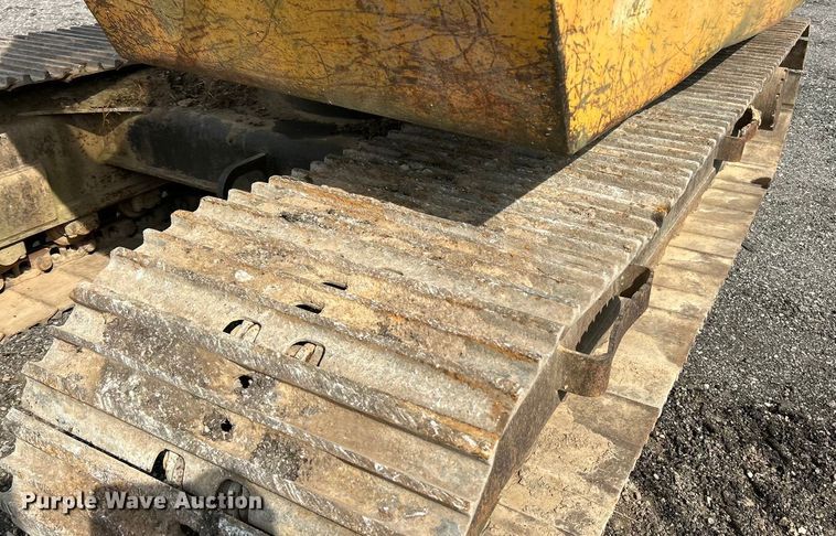 image for item ET3474 1988 John Deere 690D excavator