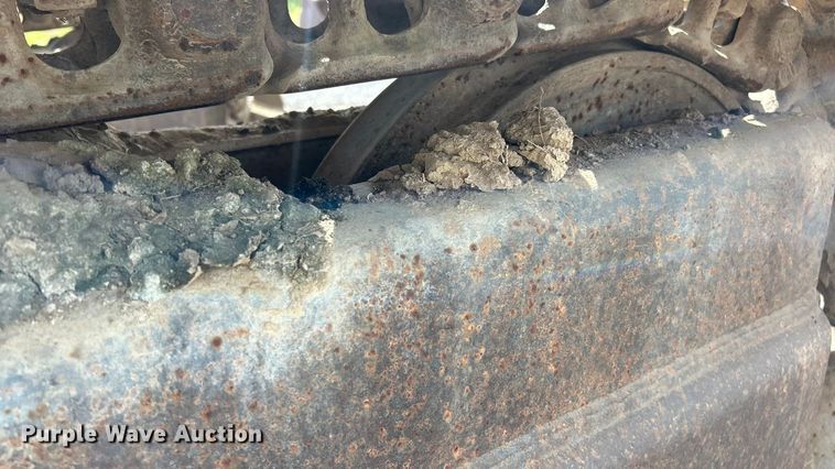 image for item ET3474 1988 John Deere 690D excavator