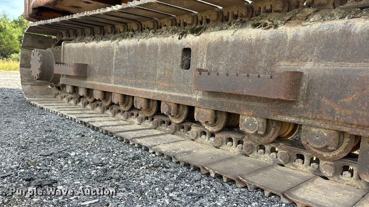 image for item ET3474 1988 John Deere 690D excavator