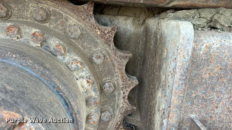 image for item ET3474 1988 John Deere 690D excavator