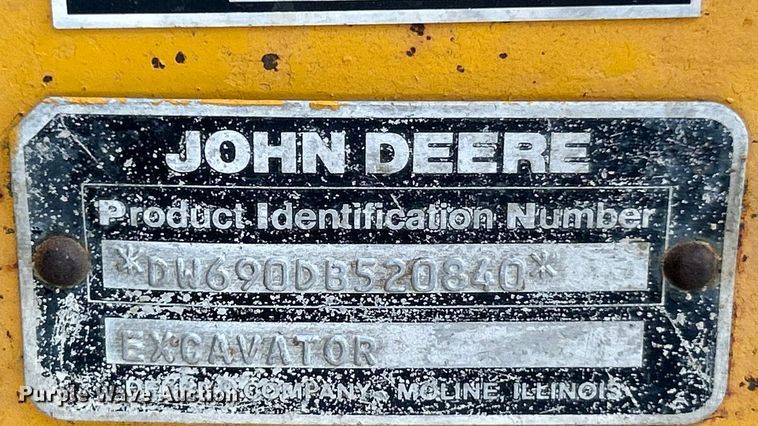 image for item ET3474 1988 John Deere 690D excavator