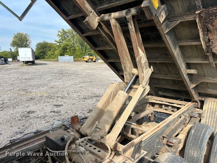 image for item ET3477 1996 Mitsubishi Fuso FH211 dump flatbed truck