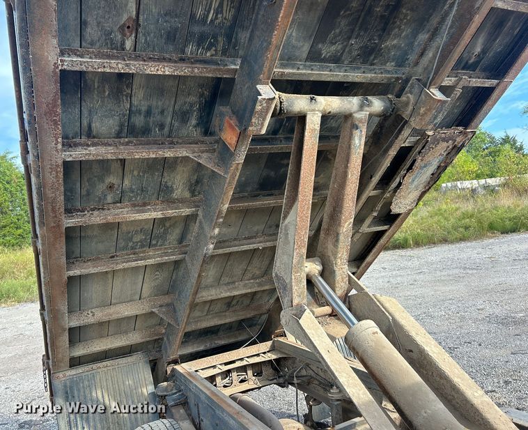 image for item ET3477 1996 Mitsubishi Fuso FH211 dump flatbed truck