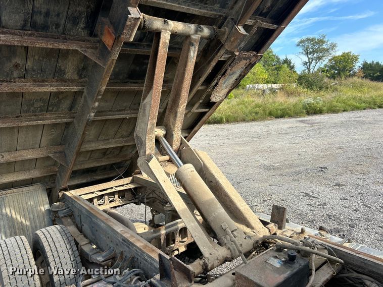 image for item ET3477 1996 Mitsubishi Fuso FH211 dump flatbed truck