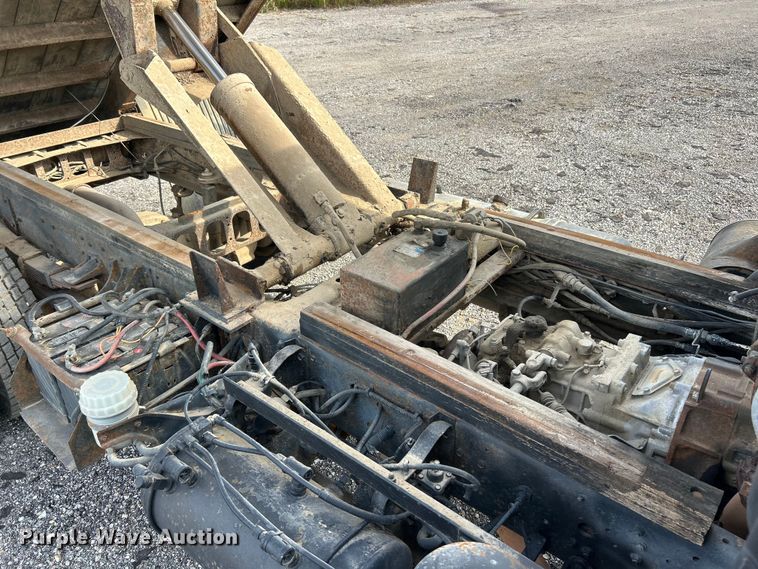 image for item ET3477 1996 Mitsubishi Fuso FH211 dump flatbed truck