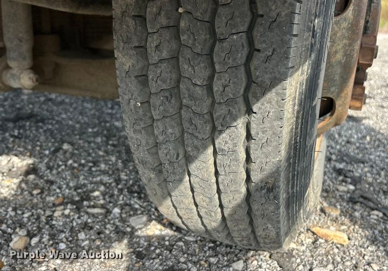 image for item ET3477 1996 Mitsubishi Fuso FH211 dump flatbed truck