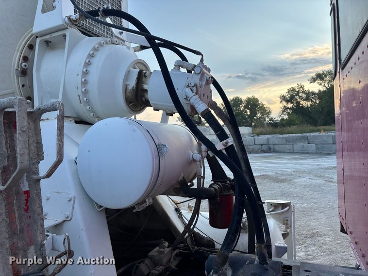 image for item ET4612 2007 Kenworth T800 ready mix truck