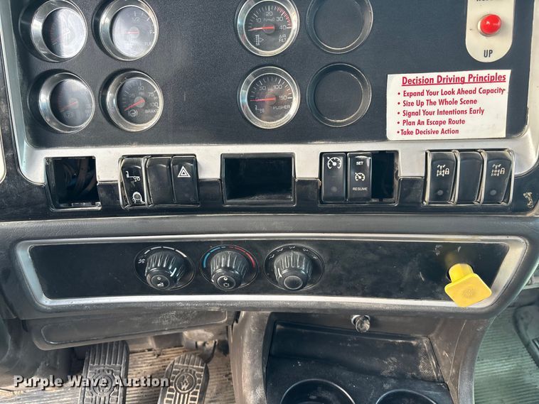 image for item ET4612 2007 Kenworth T800 ready mix truck