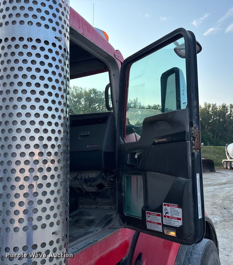 image for item ET4612 2007 Kenworth T800 ready mix truck