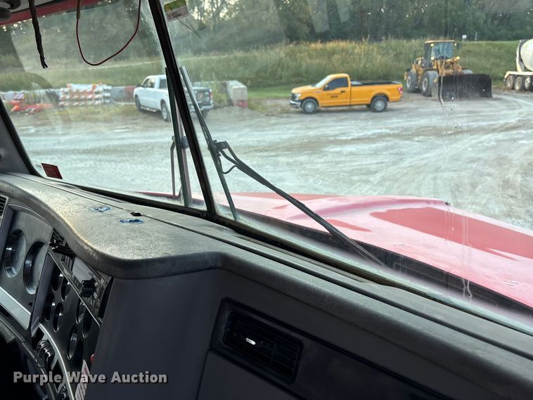 image for item ET4612 2007 Kenworth T800 ready mix truck