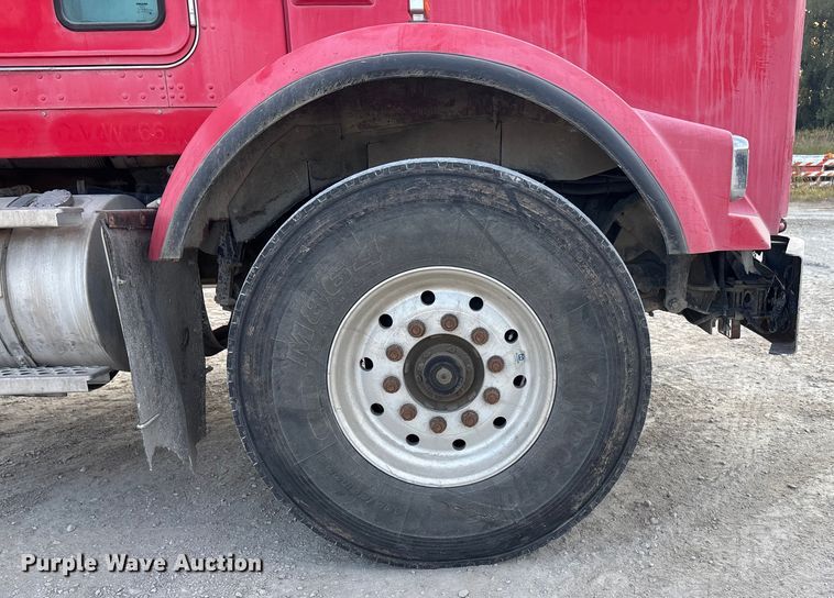 image for item ET4612 2007 Kenworth T800 ready mix truck