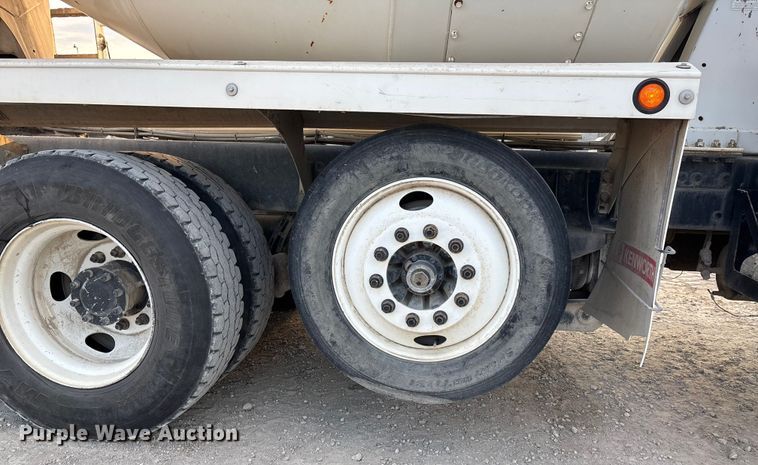 image for item ET4612 2007 Kenworth T800 ready mix truck