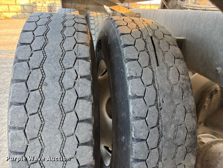 image for item ET4612 2007 Kenworth T800 ready mix truck