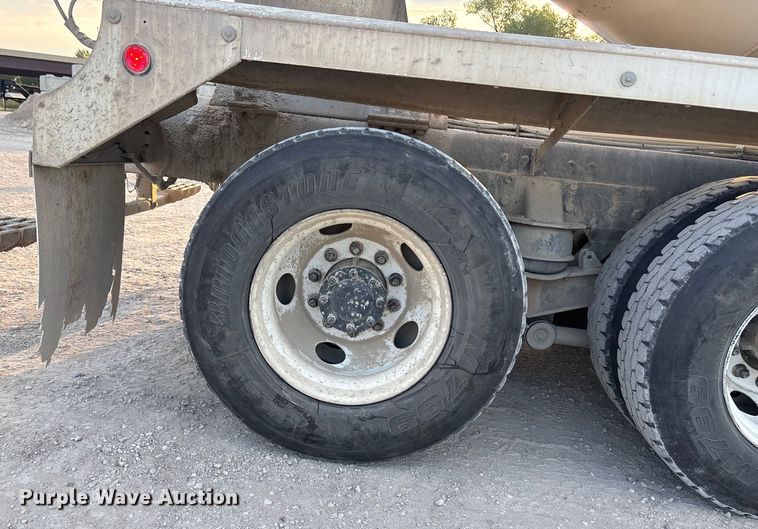 image for item ET4612 2007 Kenworth T800 ready mix truck