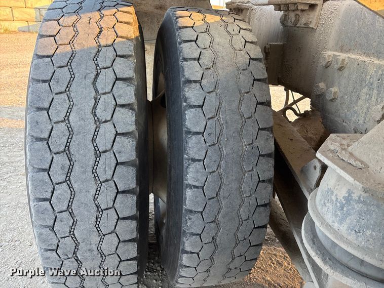 image for item ET4612 2007 Kenworth T800 ready mix truck