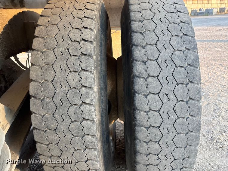 image for item ET4612 2007 Kenworth T800 ready mix truck