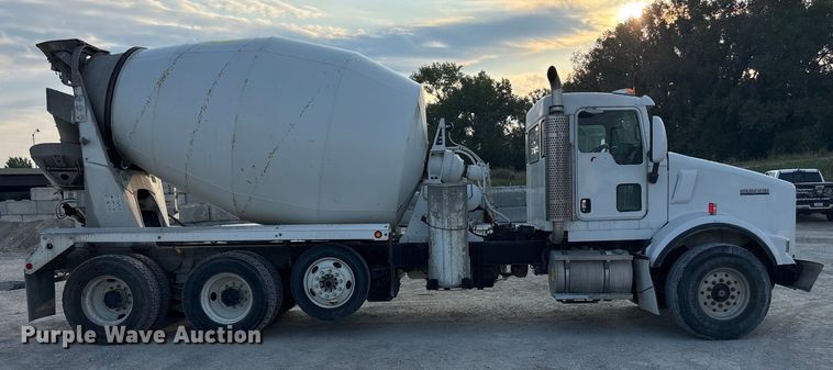 image for item ET4613 2007 Kenworth T800 ready mix truck