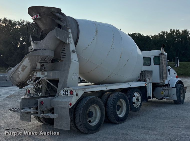 image for item ET4613 2007 Kenworth T800 ready mix truck