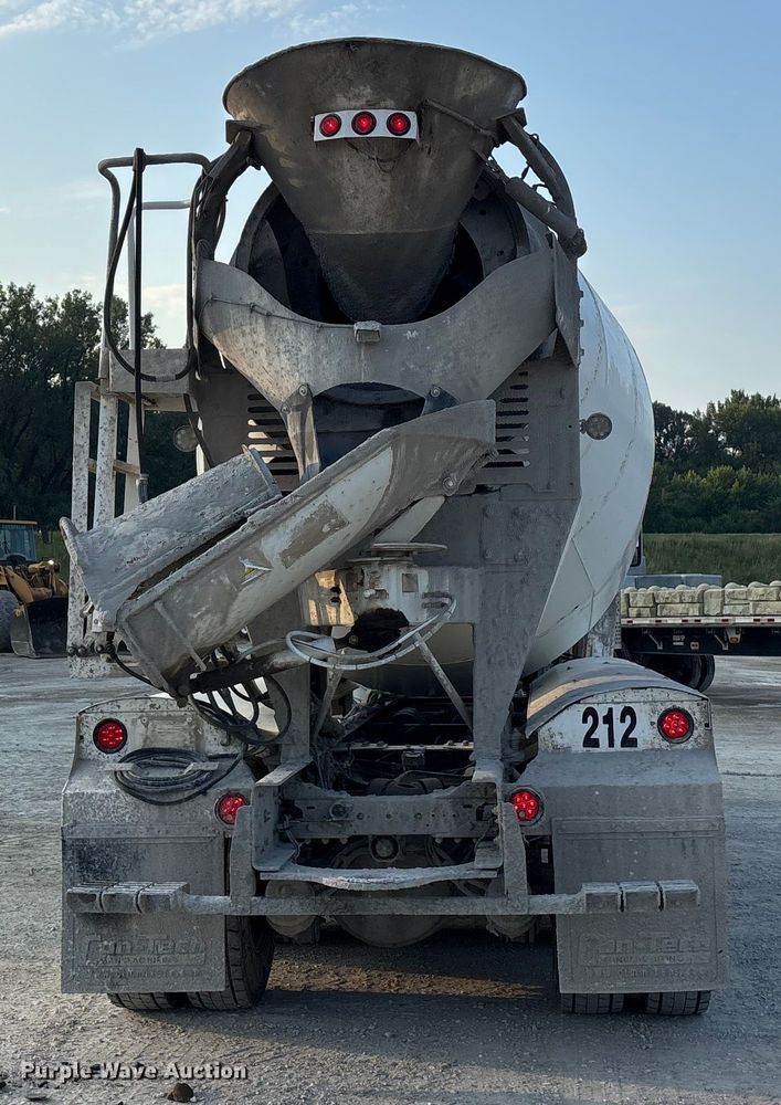 image for item ET4613 2007 Kenworth T800 ready mix truck