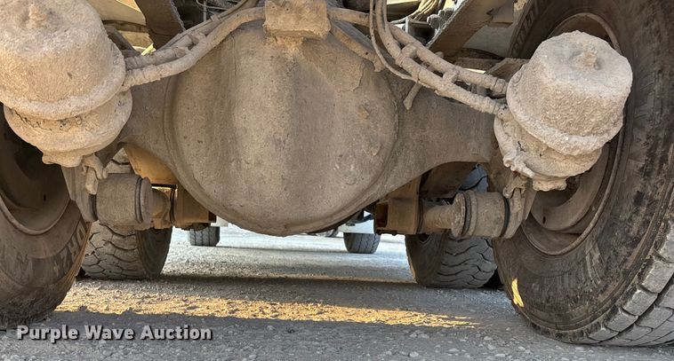 image for item ET4613 2007 Kenworth T800 ready mix truck