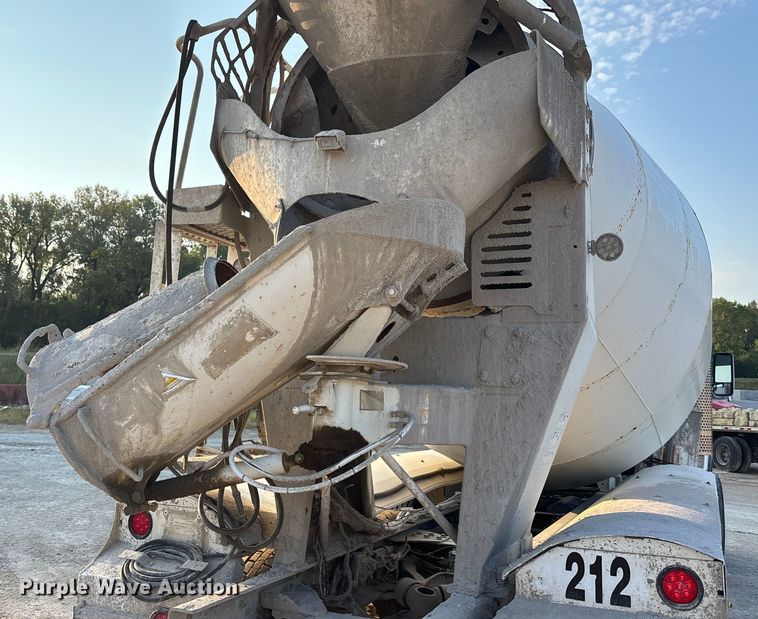 image for item ET4613 2007 Kenworth T800 ready mix truck