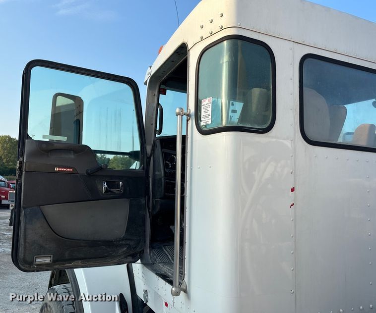 image for item ET4613 2007 Kenworth T800 ready mix truck